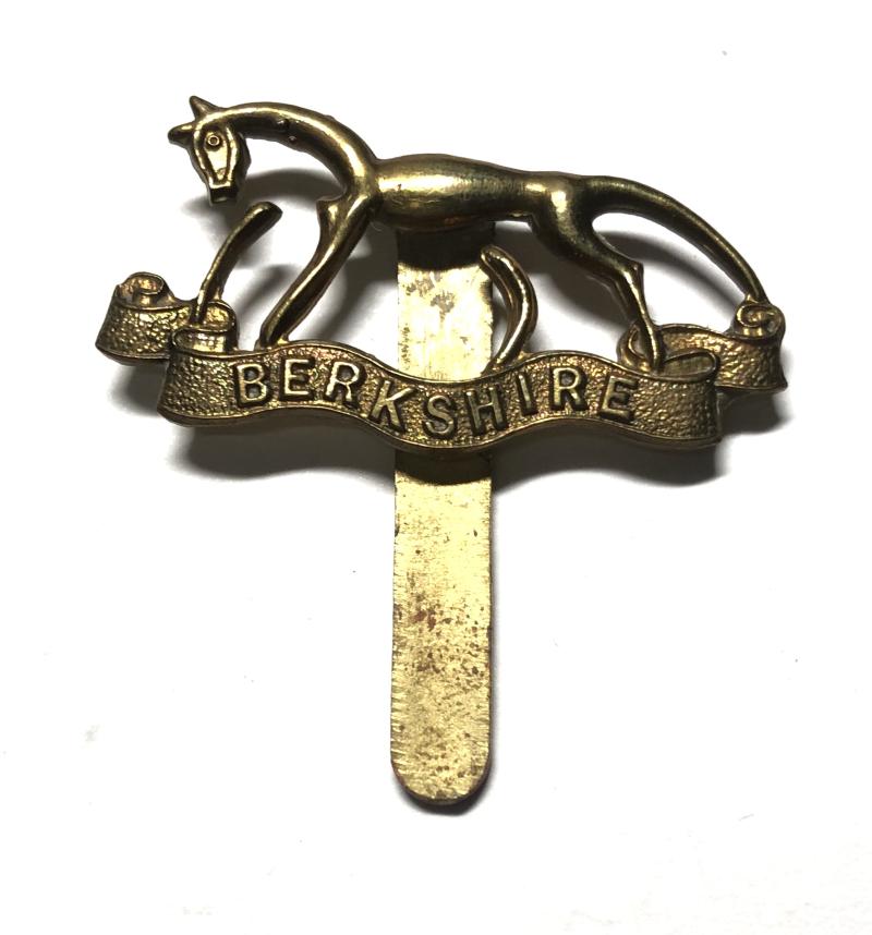 Berkshire Yeomanry beret badge. .