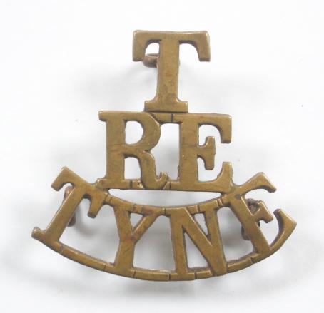 T / RE / TYNE brass Tyne Electrical Engineers shoulder title circa 1908-21.