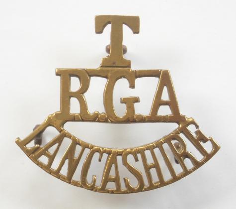 WW1 T / RGA / Lancashire brass Royal Garrison Artillery shoulder title circa 1908-21.