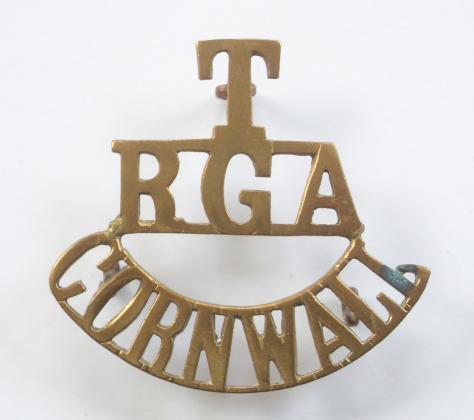 WW1 T / RGA / CORNWALL brass Royal Garrison Artillery shoulder title circa 1908-21