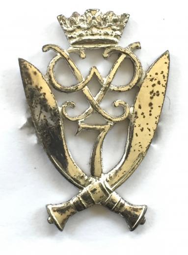 7th Gurkhas Officer's silver plated hat badge