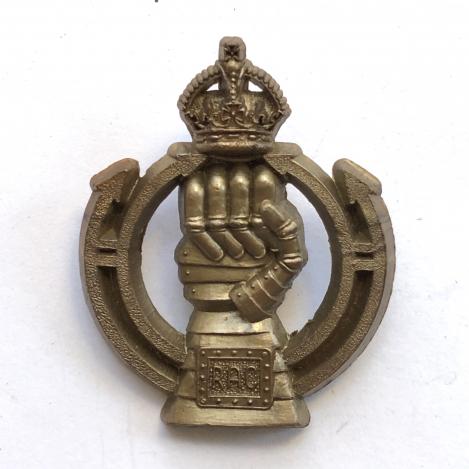 Royal Armoured Corps WW2 plastic economy cap badge