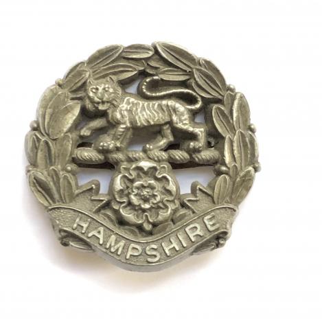 Hampshire Regiment WW2 plastic economy cap badge by A.Stanley & Sons, Walsall