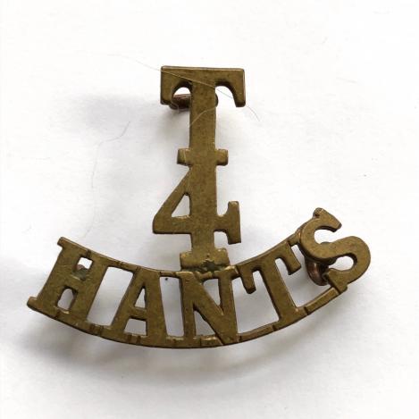 T / 4 / HANTS brass Hampshire Regiment shoulder title circa 1908-21