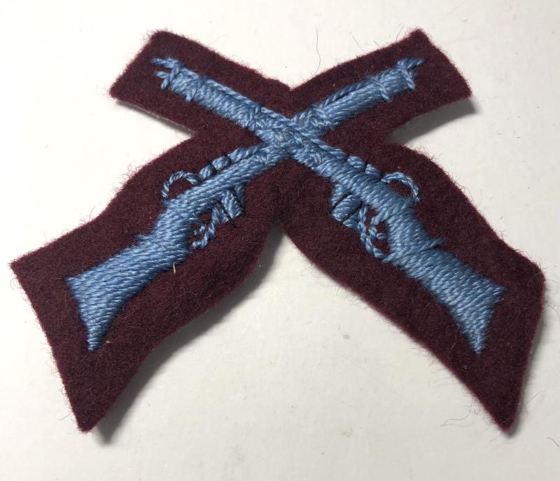 Crossed Rifles in Parachute Regiment Colours.