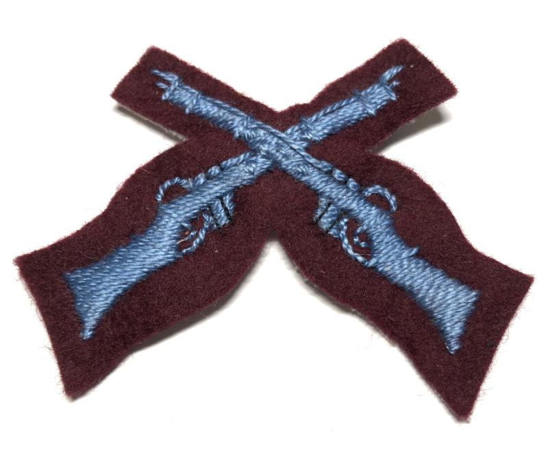 Crossed Rifles in Parachute Regiment Colours.