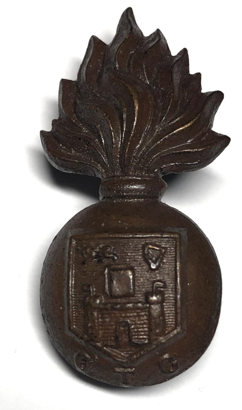 Irish, Dublin University OSD field service cap badge c1902-22.