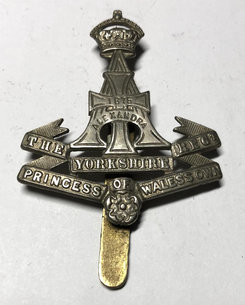 Green Howards WW2 cap badge.