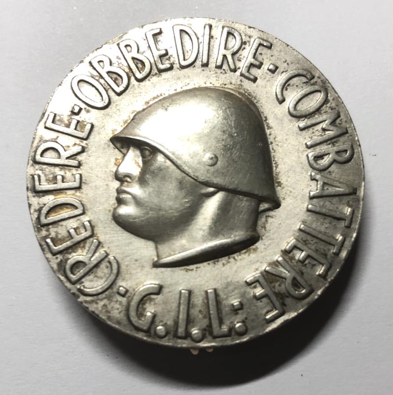 Italian Fascist Youth Credere Obbedire Combattere G.I.L. badge.