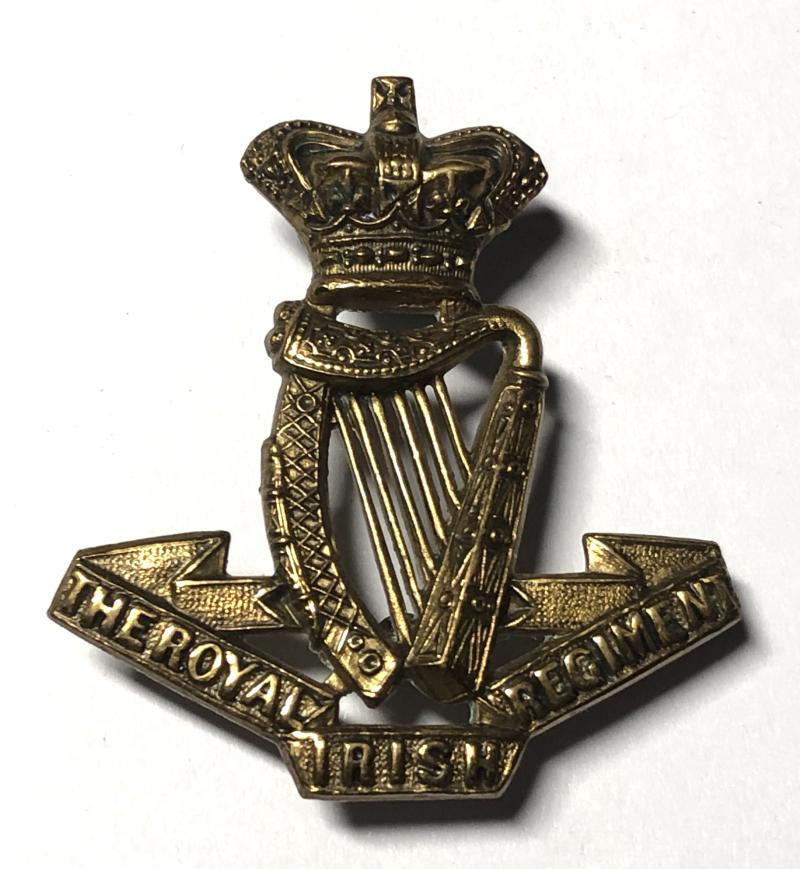 Royal Irish Regiment Victorian cap badge c. 1896-1901.