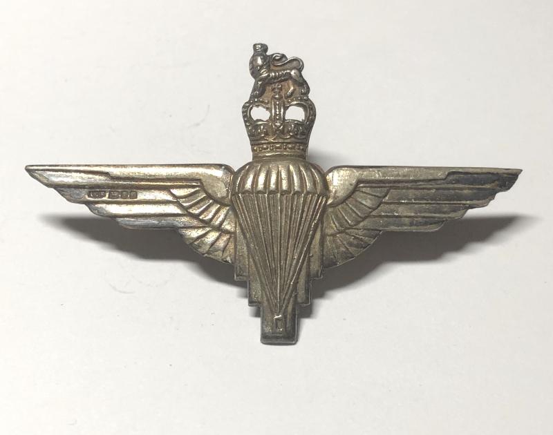 Parachute Regiment Officer's HM silver beret badge.