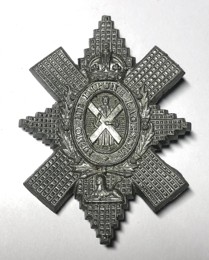 Black Watch scarce WW2 Scottish plastic glengarry badge.