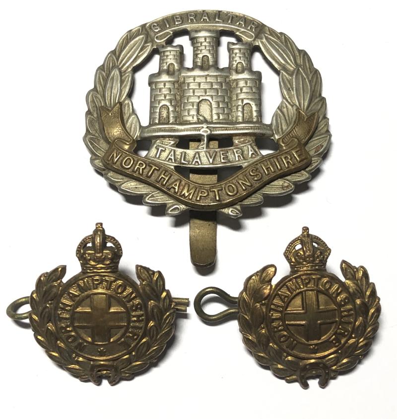 Northamptonshire Regiment WW1 cap  badge and collar badges.