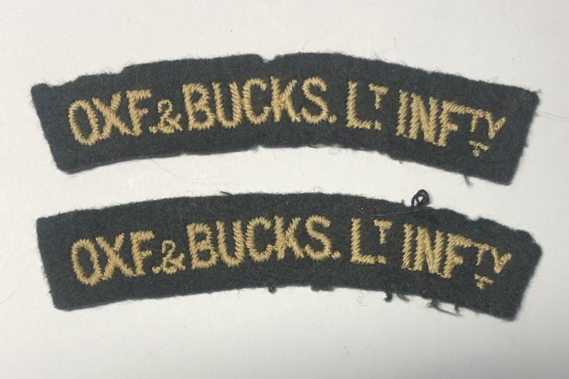 OXF. & BUCKS. LT. INFTY. pair of WW2 small shoulder titles.