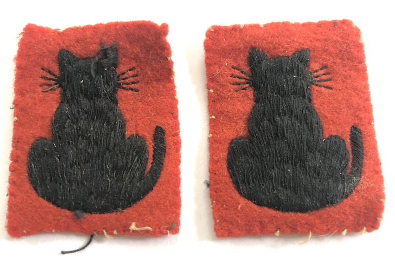 56th (London) Infantry Division WW2 pair of formation signs c. 1940-45.