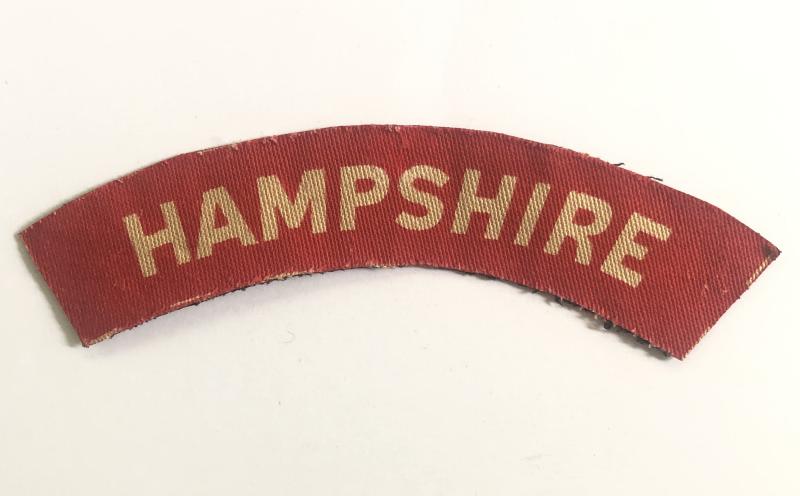 HAMPSHIRE WW2 printed Welsh infantry shoulder title c. 1943-45.