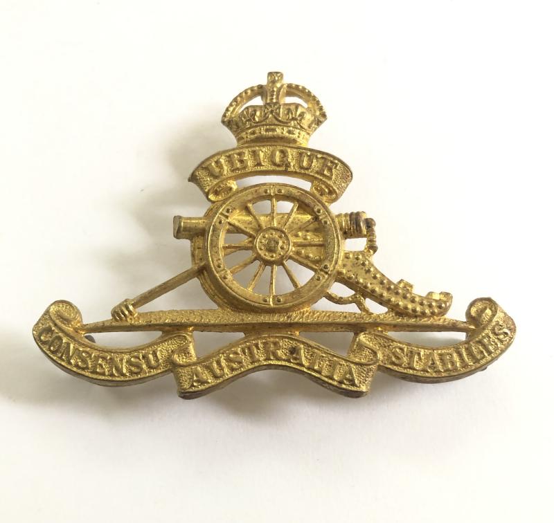 Royal Australian Artillery Regiment WW2 slouch hat badge by Henry Arendsen, Melbourne.