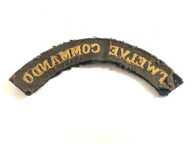 TWELVE COMMANDO WW2 cloth shoulder title c. 1942.