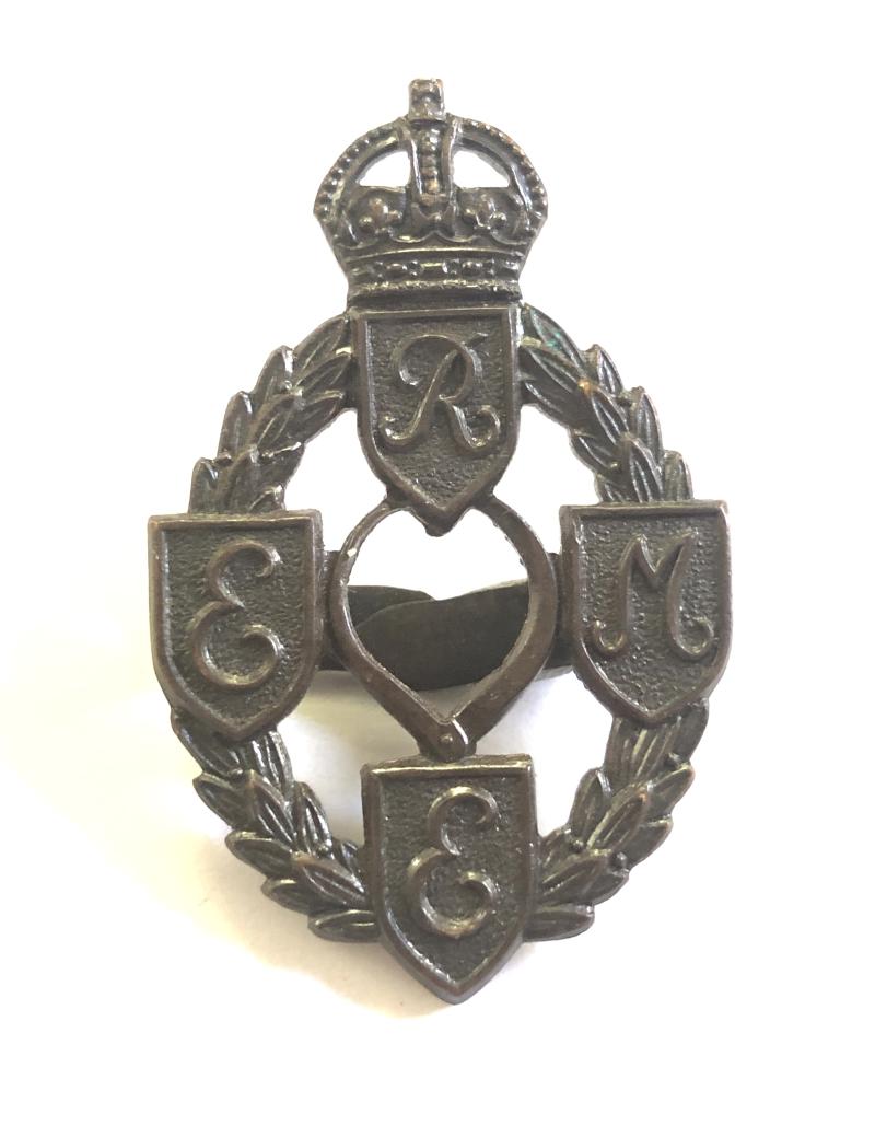 Royal Electrical & Mechanical Engineers WW2 REME OSD cap badge.