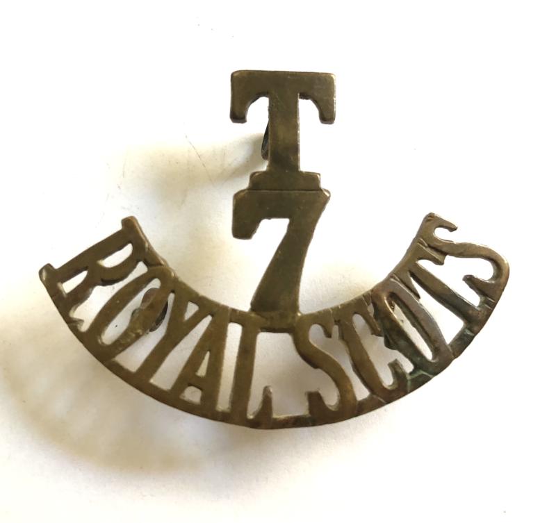 T / 7 / ROYAL SCOTS WW1 brass shoulder title c.1908-21.